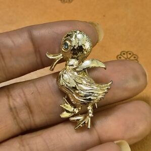 Gold tone Monet duck pin.